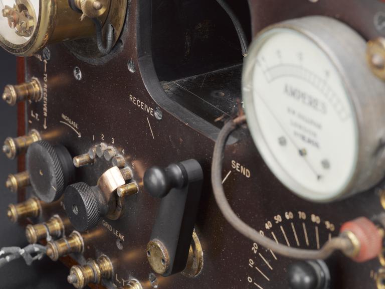 Three-valve radio receiver, 1922-1925
