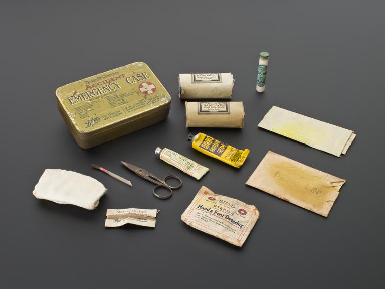 超レア物1920年代◆「First Aid」カードを集めたもの 超レア物1920年代◇「First Aid」カードを集めたもの