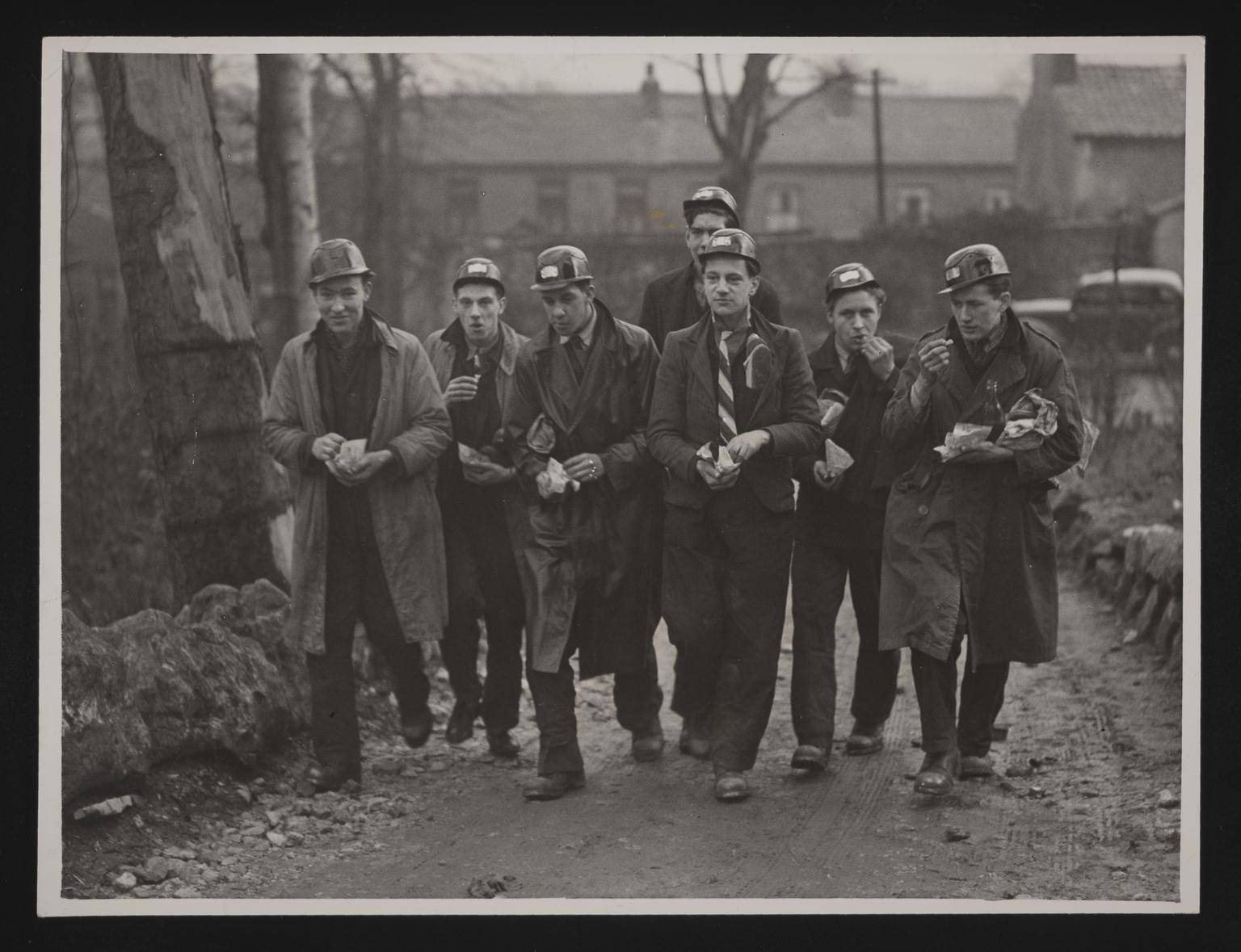 Daily Herald Photograph: Bevin Boys make a lunch of fish and chips ...