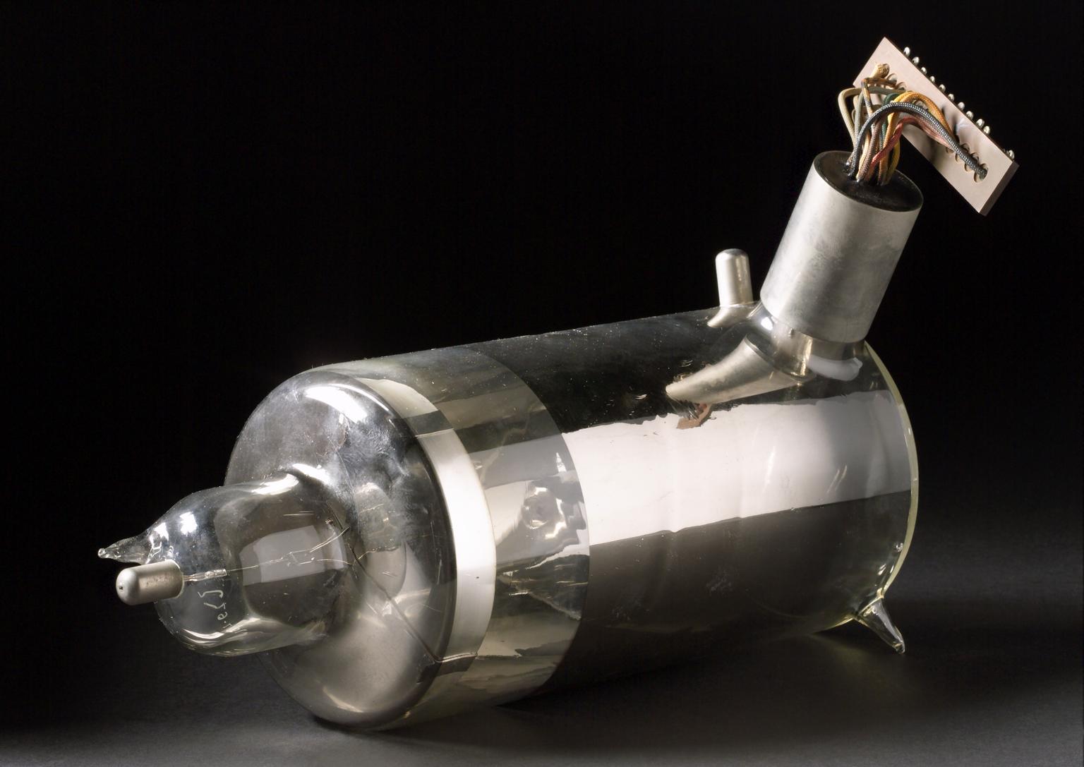 Philo Farnsworth, Image Dissector tube, 1927