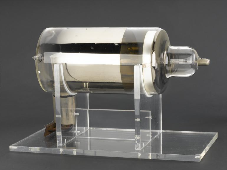Image dissector camera tube