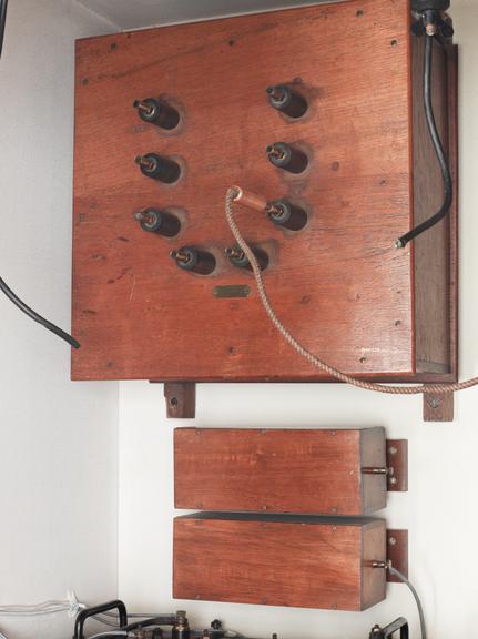 1959-223: Large aerial tuning inductance in wood case