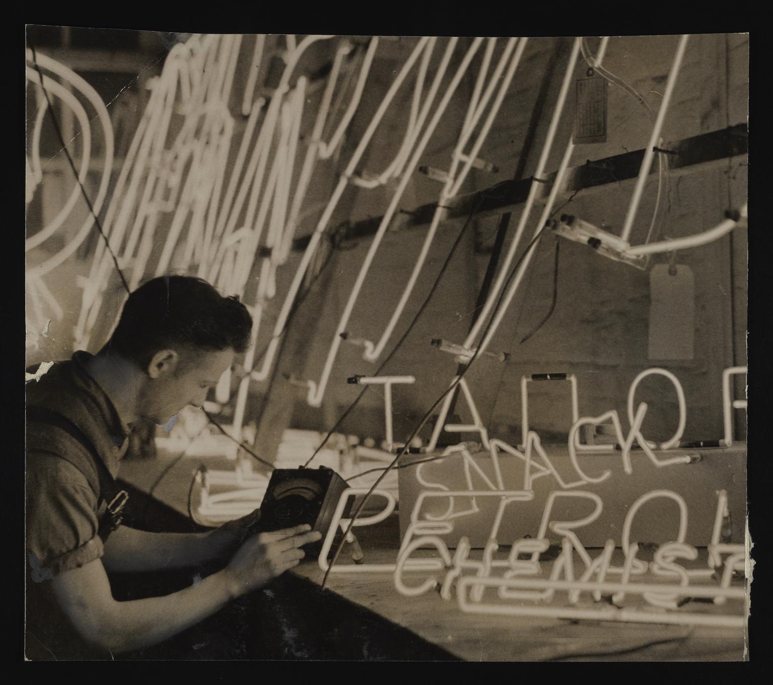 Daily Herald Photograph: Neon Signs | Science Museum Group Collection