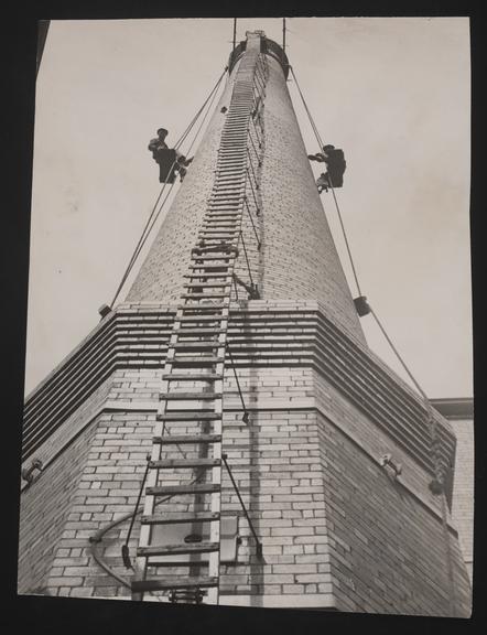 Daily Herald Photograph: Steeplejacks scaling a chimney | Science