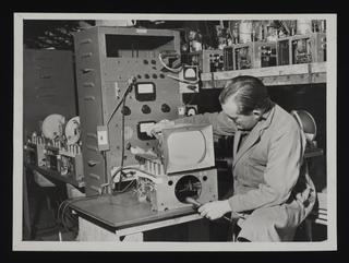 Daily Herald Photograph: Testing television sets at Southend-on-Sea factory