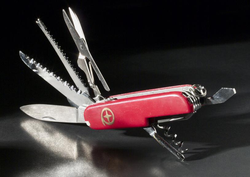 Pocket knife with eleven blades