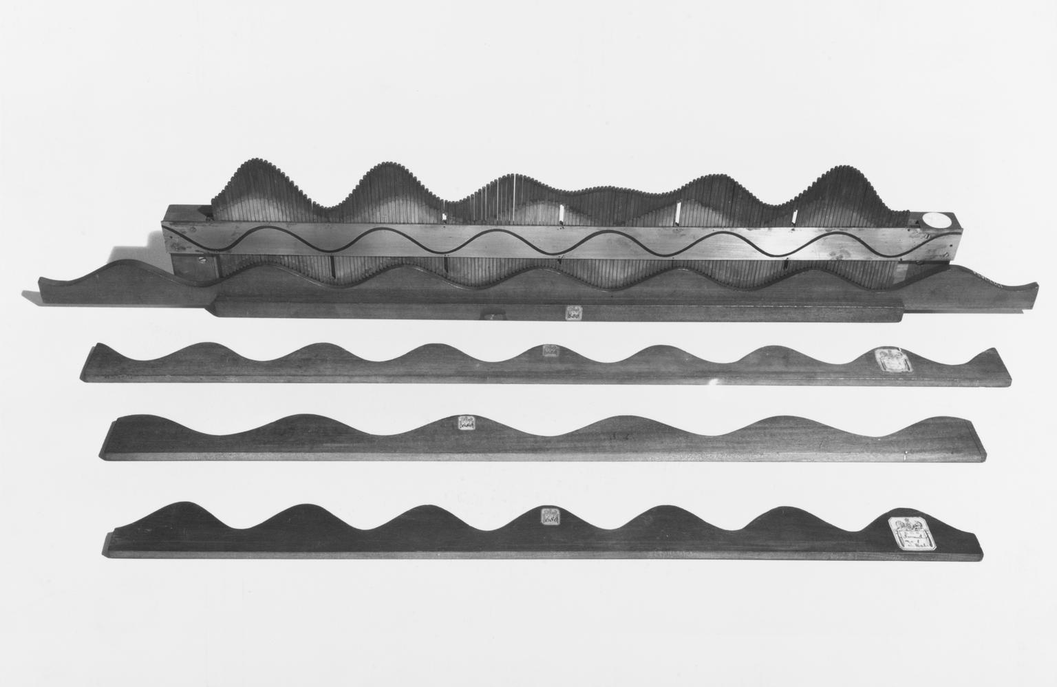Harmonic wave apparatus, mid 19th century | Science Museum Group Collection