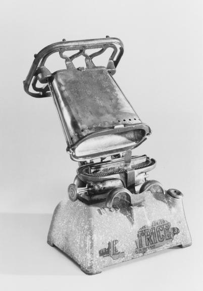 Portable paraffin cooking stove Science Museum Group Collection