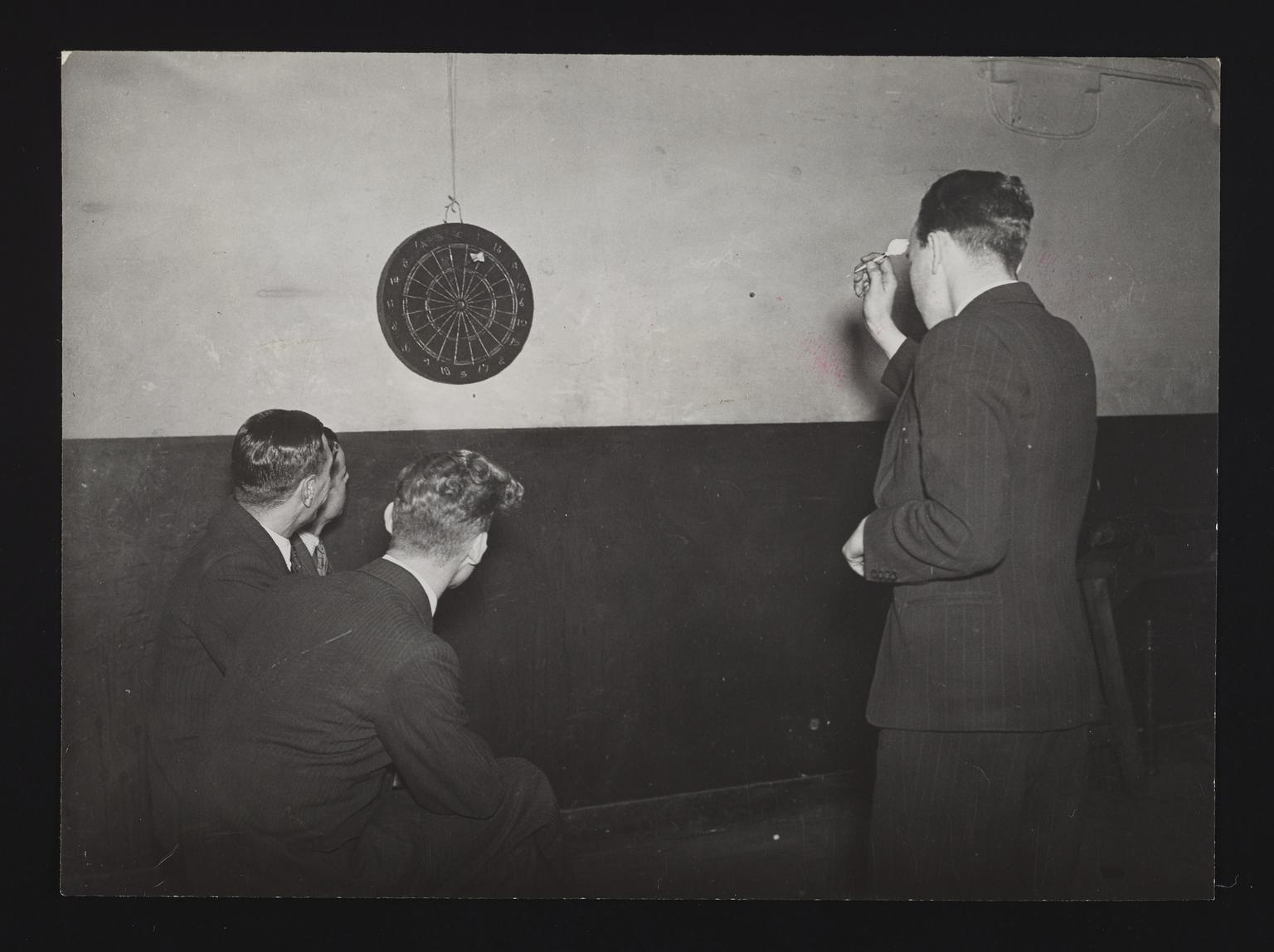 A photographic print of Games, Darts | Science Museum Group Collection