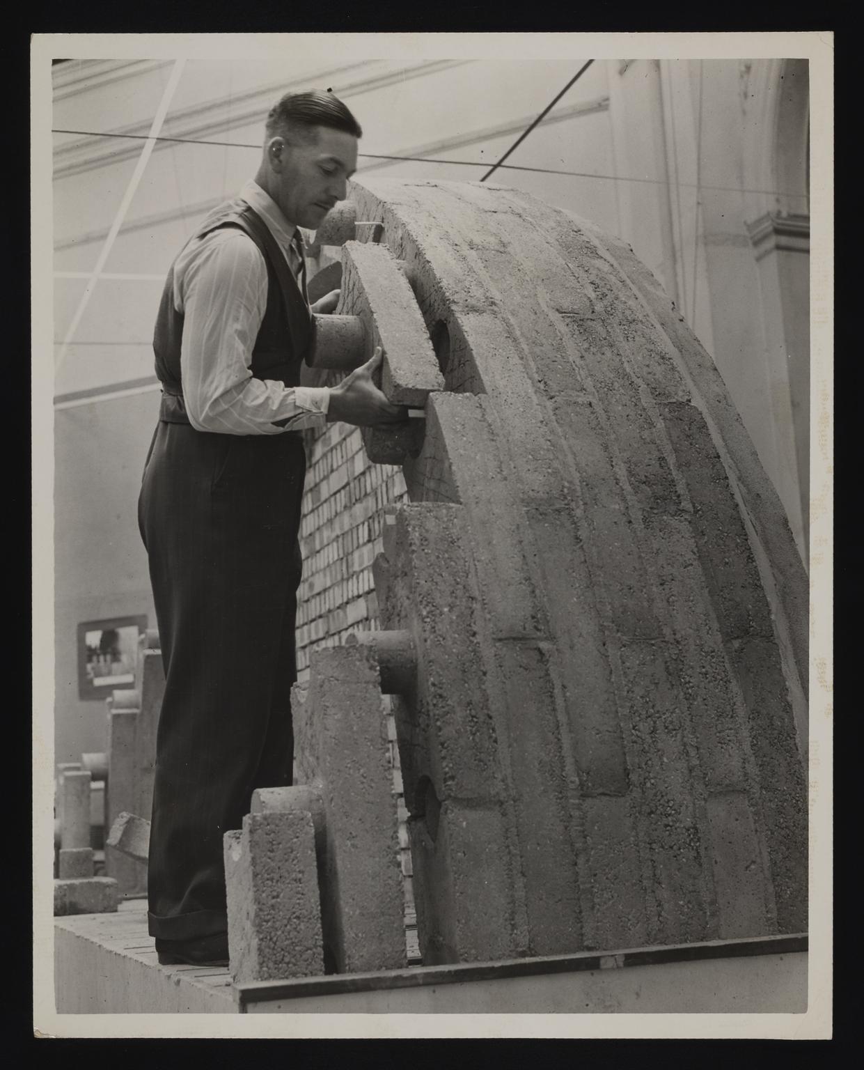 Daily Herald Photograph: Building Research Station, building blocks ...