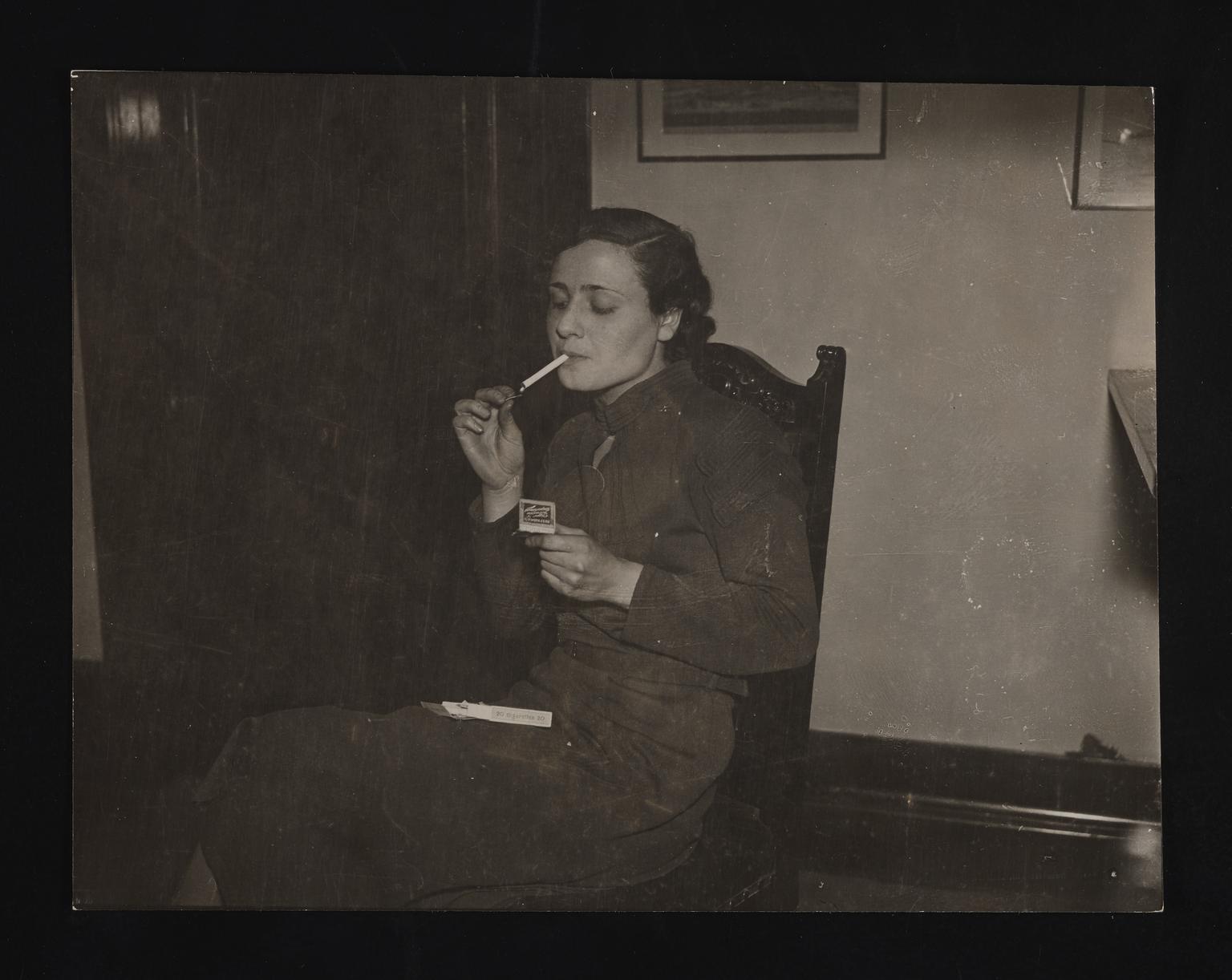 Smoking Library A photographic print of Features, Smoking | Science Museum Group Collection