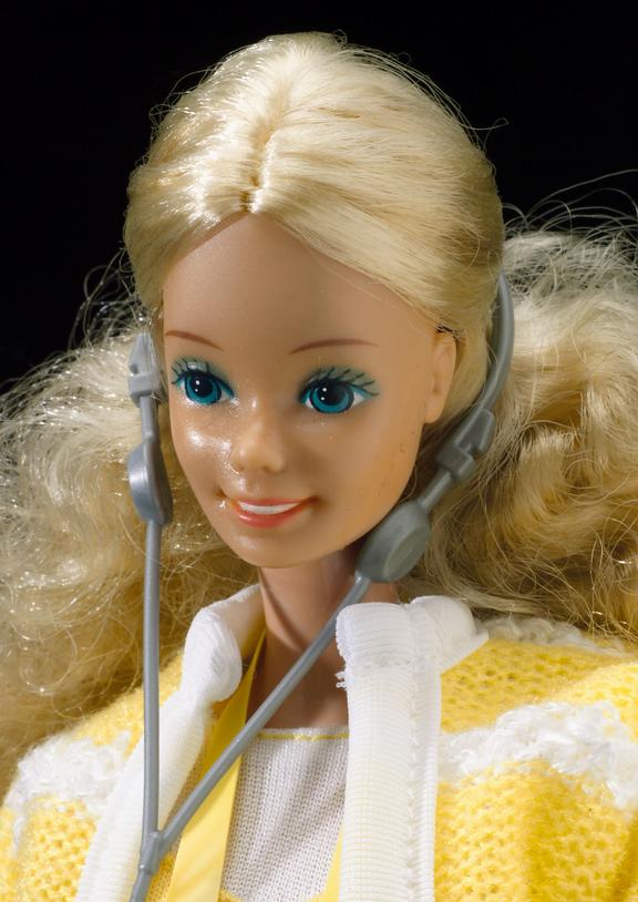 Barbie Fashions Zubehörsortiment mit 11 Accessoires für Barbie-Puppen, 7,49