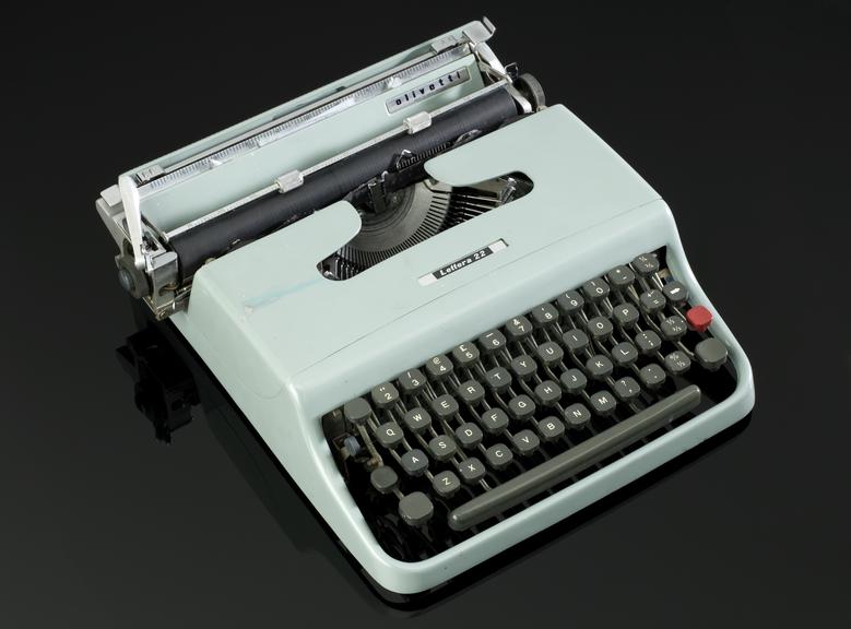 Olivetti Lettera 22 typewriter, c. 1960. | Science Museum Group