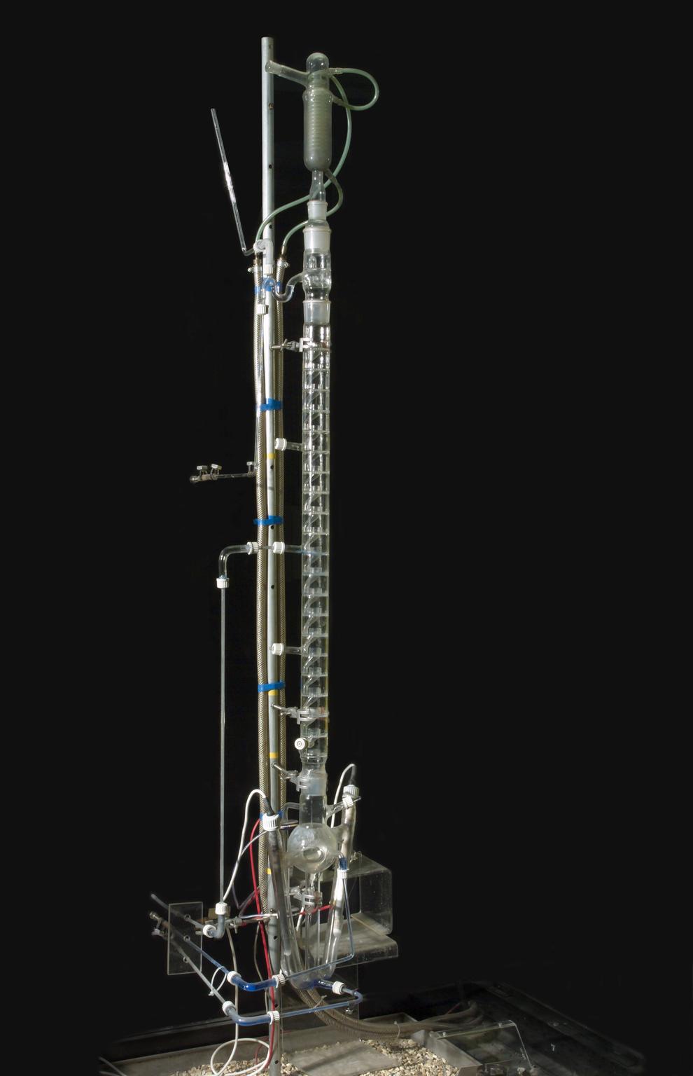 Working demonstration illustrating the operation of a distillation ...