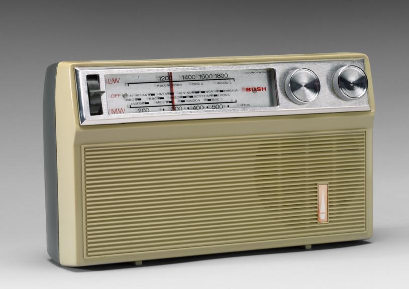 ラジオ・コンポ BUSH RADIO Bush Boombox Stereo CD Player FM Radio Bluetooth Speaker