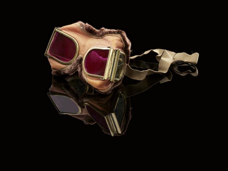 Goggles with coloured filters