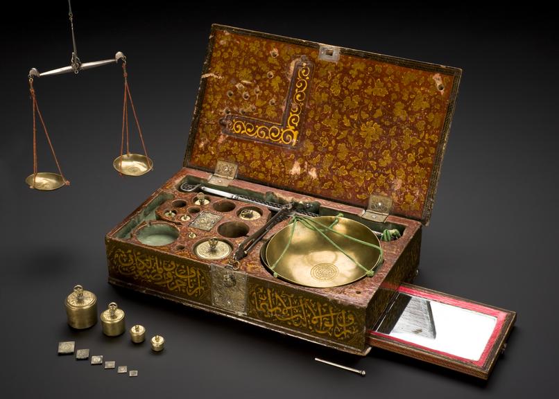 3 sets of scales with weights and accessories in lacquered