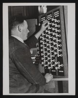 Daily Herald Photograph: Adjusting organ stops