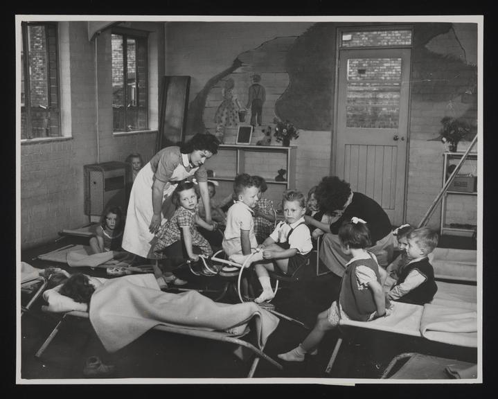 Daily Herald Photograph: Mill workers children