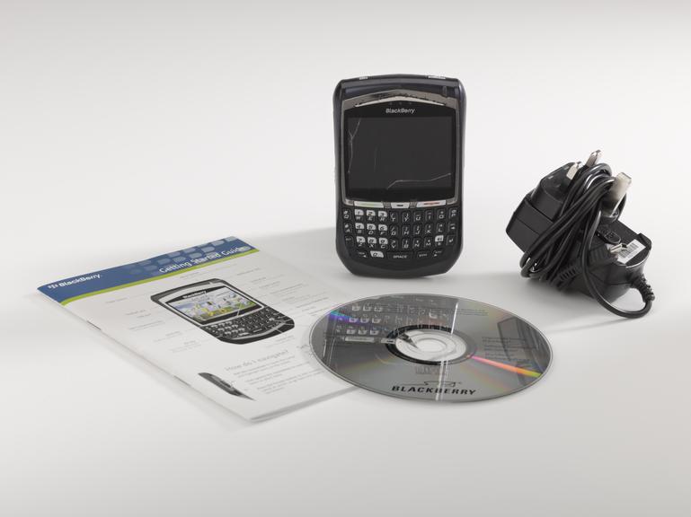 Blackberry 8700g mobile cellular telephone with charger and