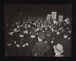 Daily Herald Photograph: Protesting the Czech Crisis