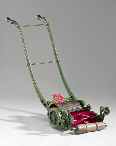 Patent Gear lawnmower by Ransome 1880-1890.