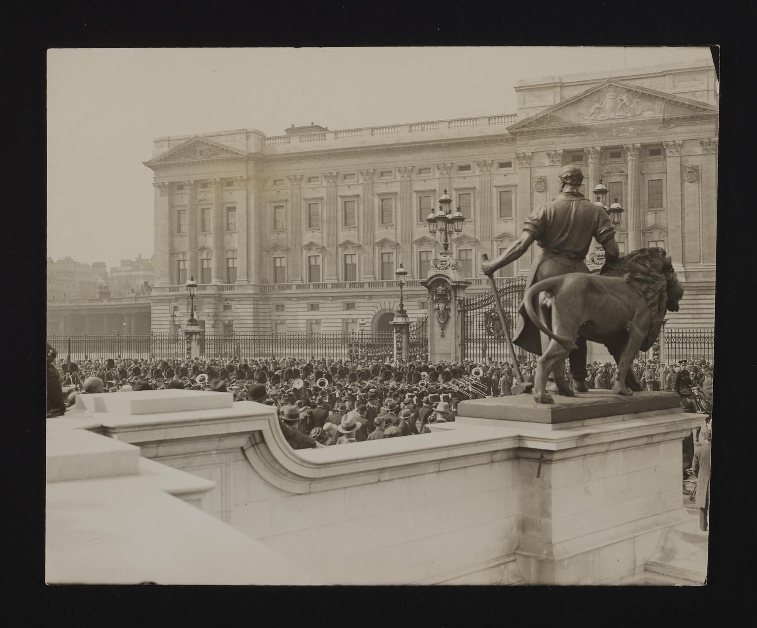A photographic print of Army, Ceremonies, Changing the Guard | Science ...