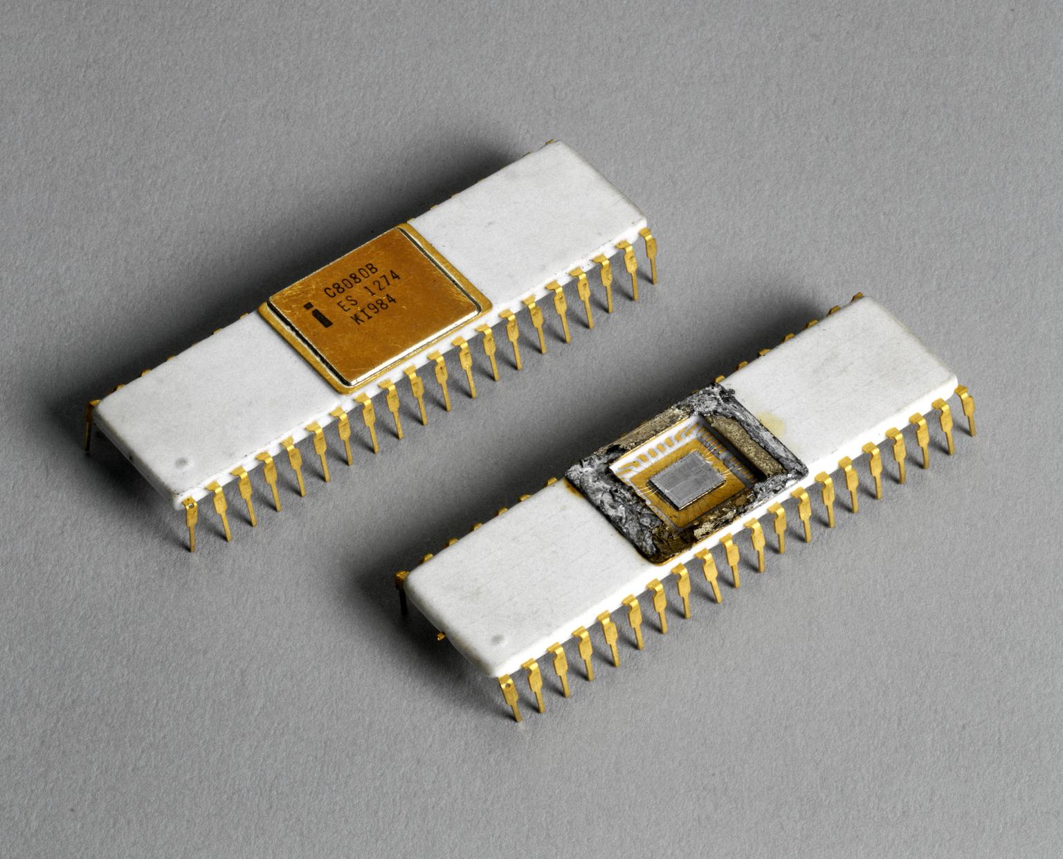Closed Intel 8080 microprocessor chip, 1974-1977 | Science Museum Group ...