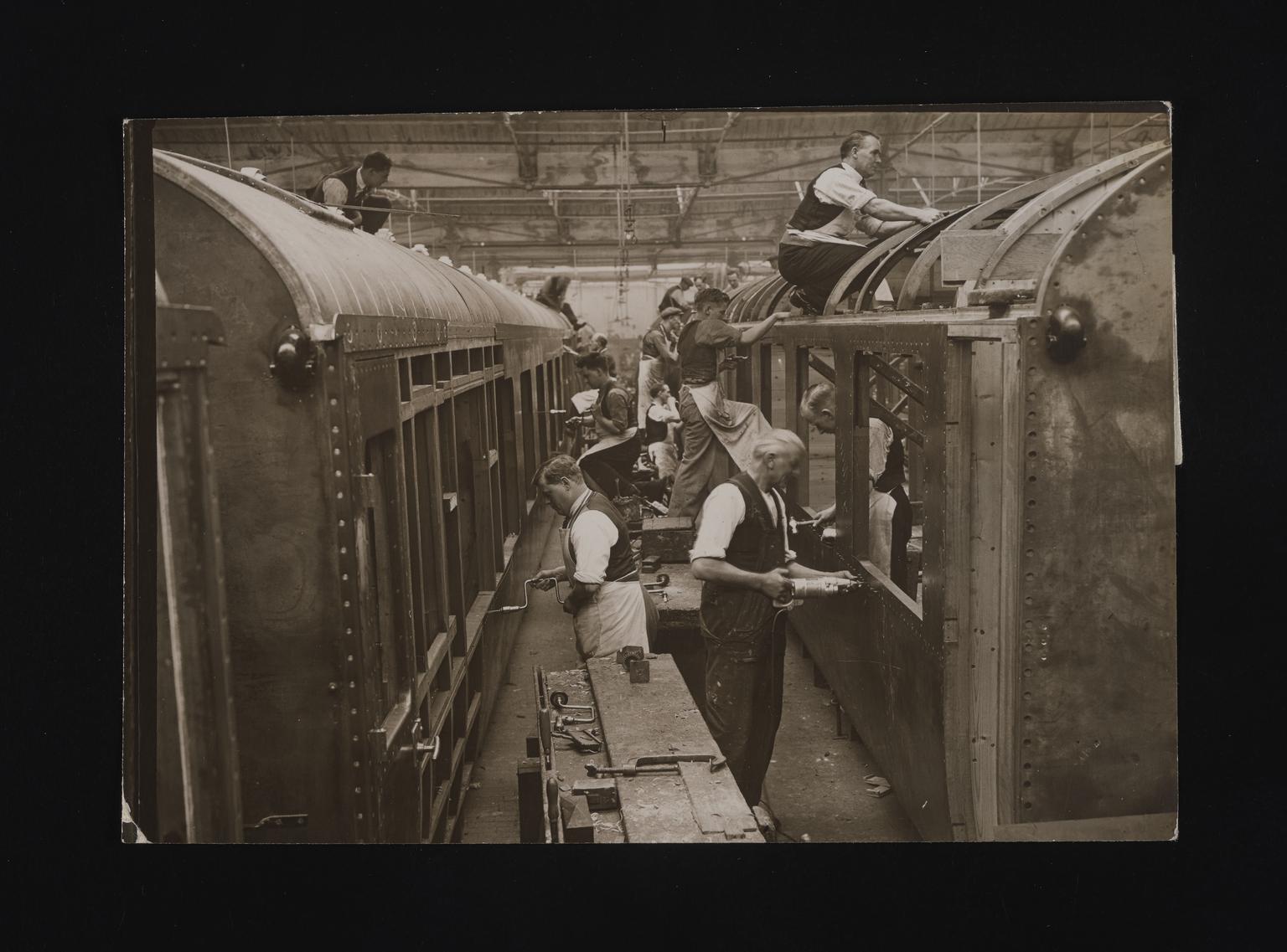 The new wide window type of carriages | Science Museum Group Collection