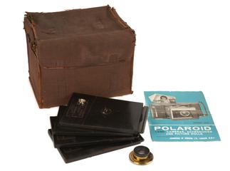 Case and accessories for half-plate bellows tailboard camera