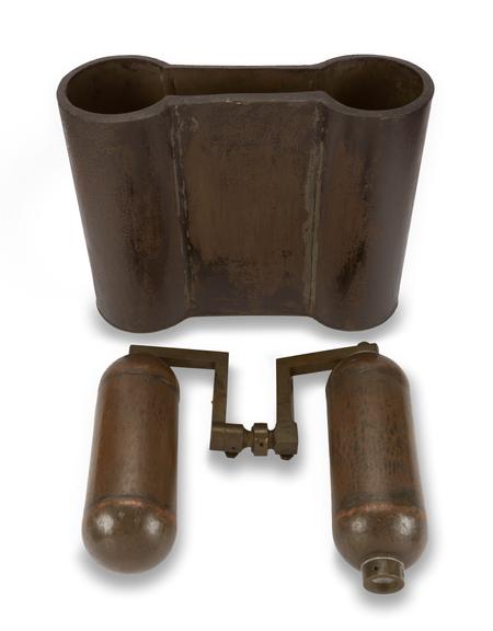 Calorimeter used by James Joule to accommodate gas cylinders