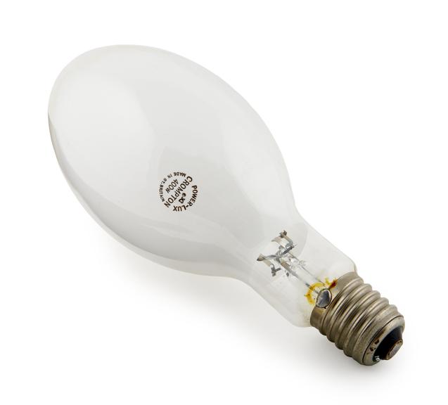 Incandecent electric lamp