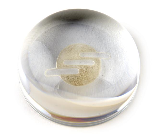 Glass paperweight (paperweight)