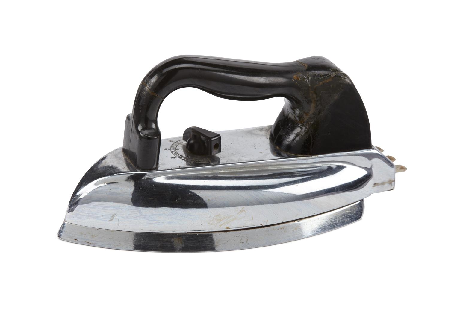 'No-Cord' cordless iron