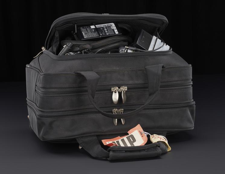 Carry-on holdall