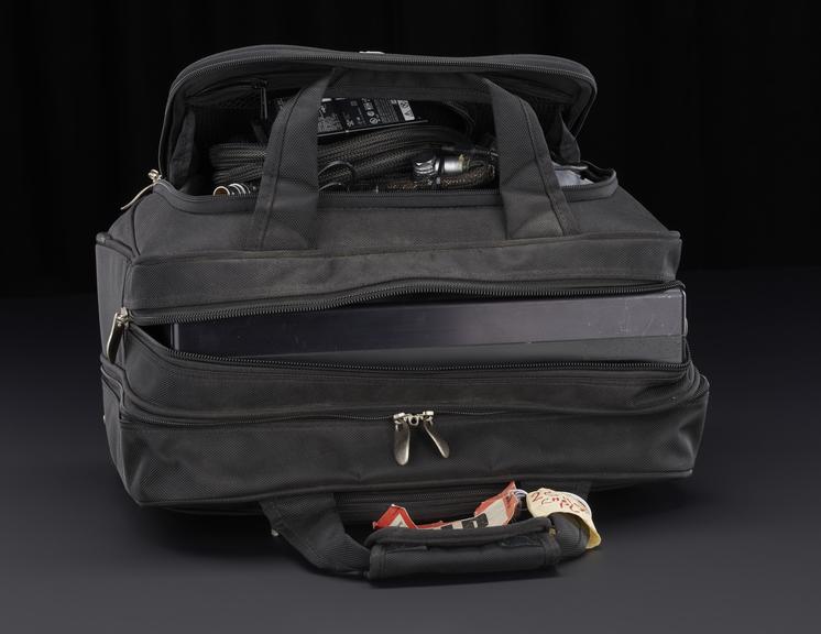 Carry-on holdall