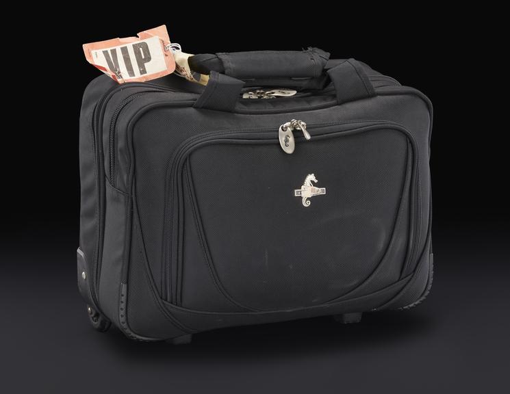 Carry-on holdall