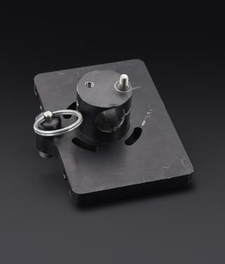 Mounting bracket for communication system