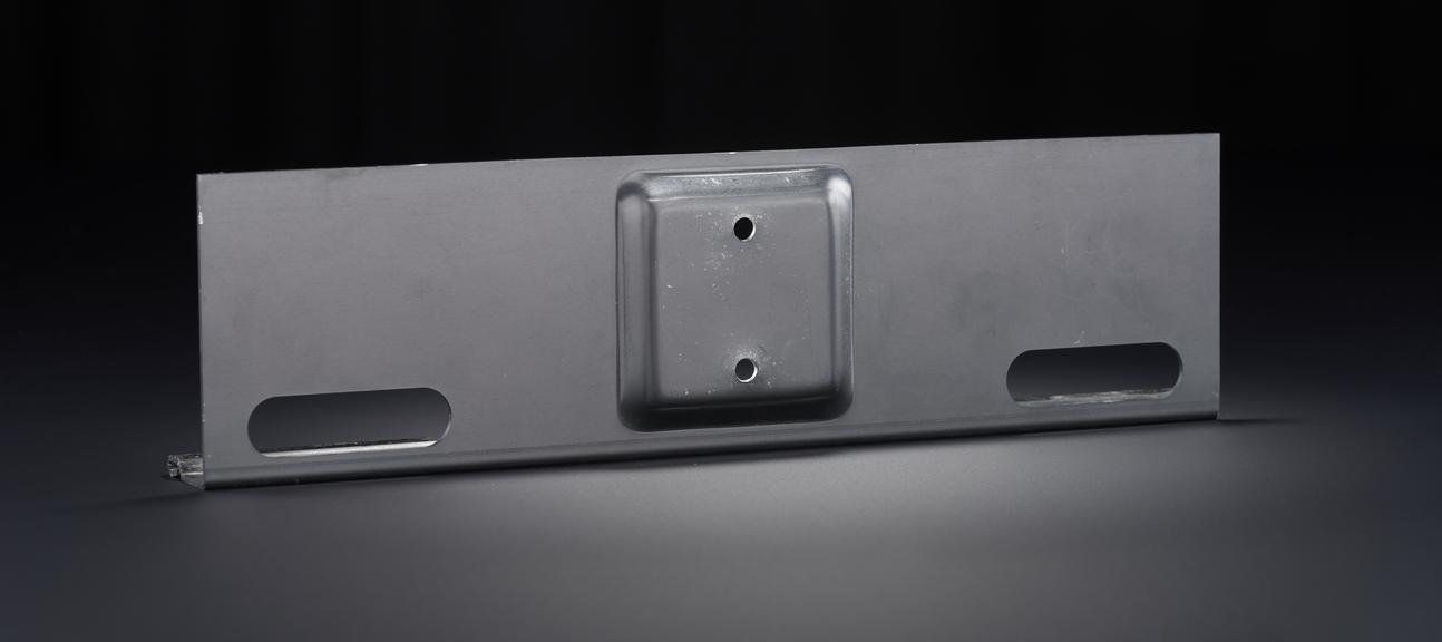 Metal bracket for supporting plastic screen mount