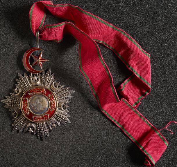 Leather bound case for group of 4 medals