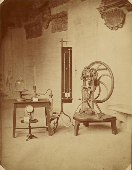 Photograph of Delenil's Reciprocating Vacuum Punch and two manometers