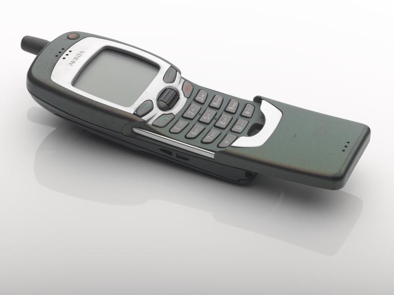 Nokia 7110 mobile telephone, 1999-2002