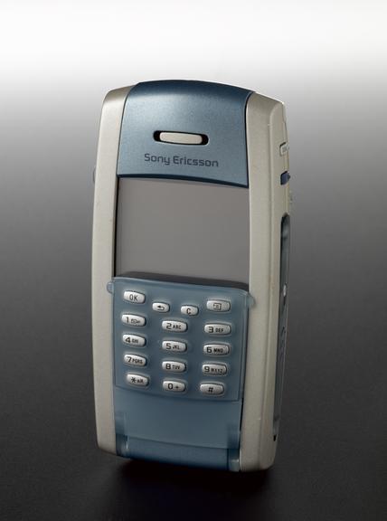 Sony Ericsson P800 mobile telephone, 2002-2004