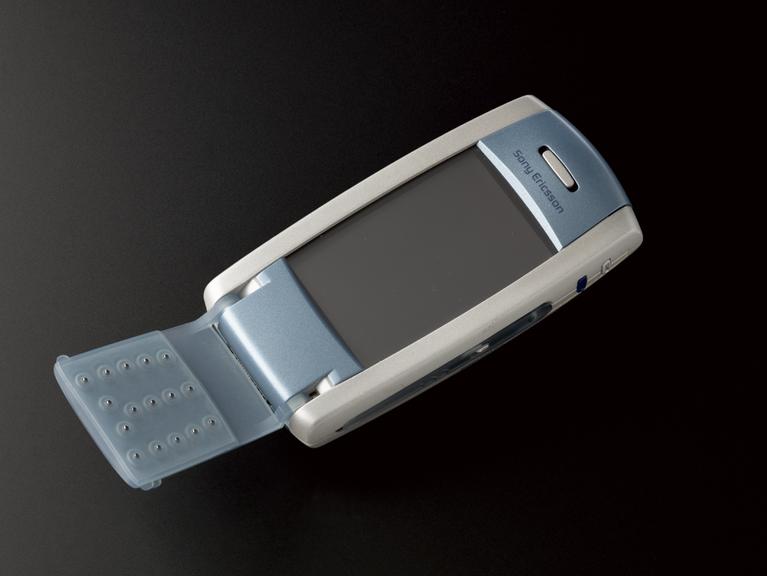 Sony Ericsson P800 mobile telephone, 2002-2004