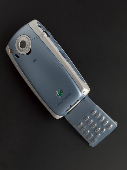 Sony Ericsson P800 mobile telephone, 2002-2004