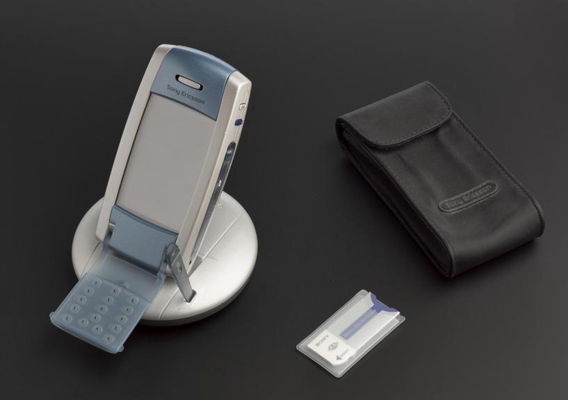 Sony Ericsson P800 mobile telephone, 2002-2004