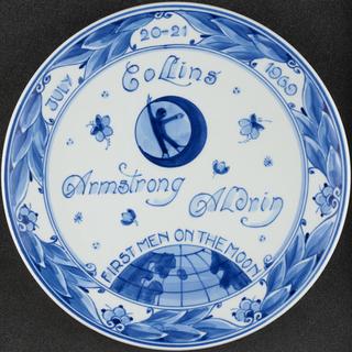 Commemorative plate, first men on the moon