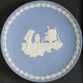 Commemorative plate, man on the moon Apollo 11