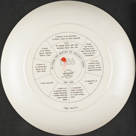 Commemorative plate to mark the return of Halley's Comet