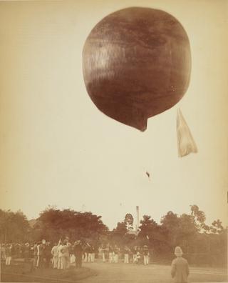 photograph. balloon ascends. 1885-1890.